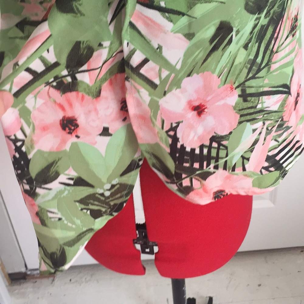 Tulip-hem Flowery Rose & Olive Top - Picture 4 of 5